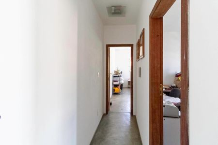 Casa à venda com 200m², 3 quartos e 2 vagasCorredor