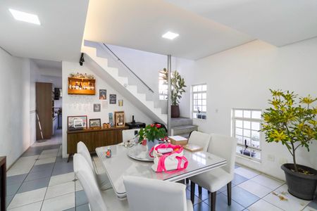 Casa à venda com 200m², 3 quartos e 2 vagasSala 1