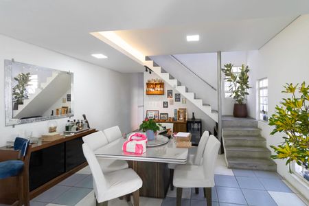 Casa à venda com 200m², 3 quartos e 2 vagasSala 1