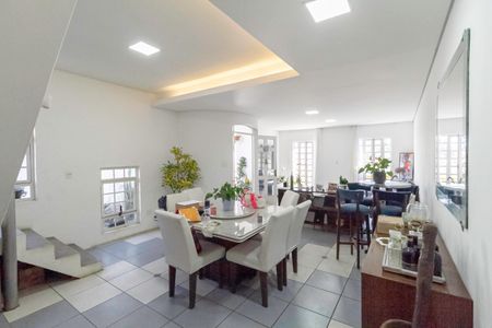 Casa à venda com 200m², 3 quartos e 2 vagasSala 1