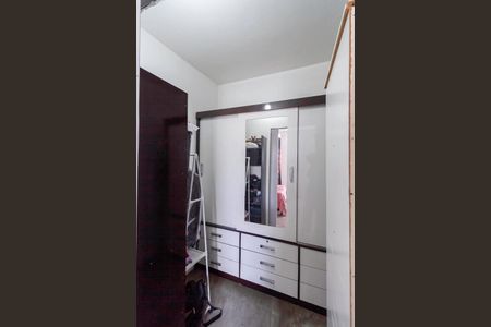 Casa à venda com 200m², 3 quartos e 2 vagasCloset da suíte