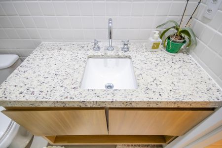 Apartamento à venda com 82m², 2 quartos e 2 vagasBanheiro da Suíte