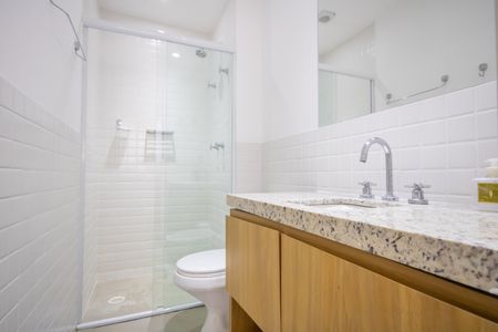 Apartamento à venda com 82m², 2 quartos e 2 vagasBanheiro da Suíte