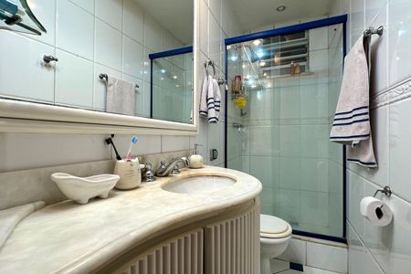 Apartamento à venda com 200m², 3 quartos e 1 vagaBanheiro Social