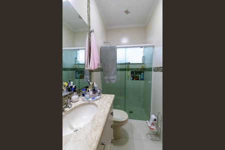 Casa à venda com 256m², 3 quartos e 4 vagasBanheiro da Suíte 2