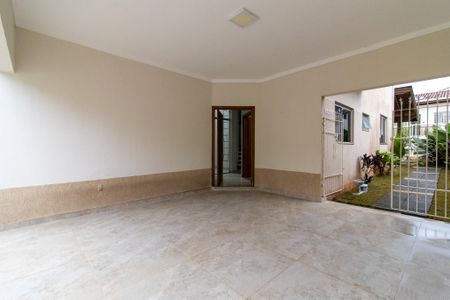 Casa à venda com 256m², 3 quartos e 4 vagasÁrea comum