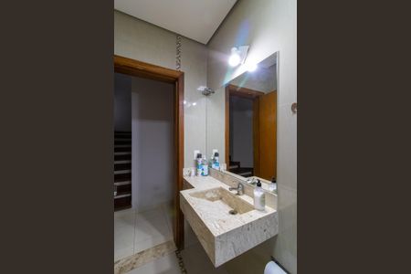 Casa à venda com 256m², 3 quartos e 4 vagasBanheiro Social