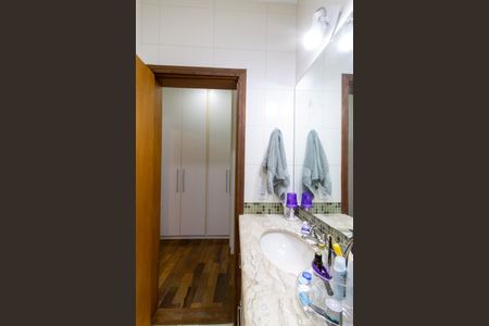 Casa à venda com 256m², 3 quartos e 4 vagasBanheiro da Suíte 2