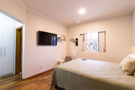 Casa à venda com 256m², 3 quartos e 4 vagasSuíte 1