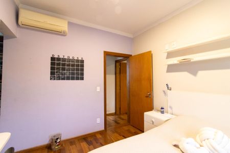 Casa à venda com 256m², 3 quartos e 4 vagasQuarto 