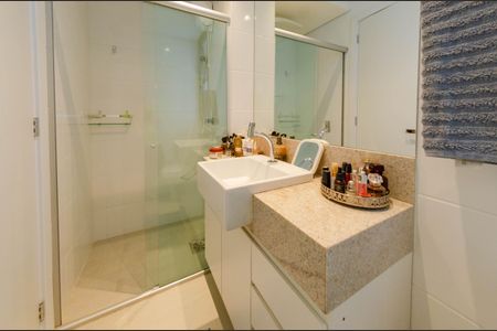 Apartamento à venda com 80m², 3 quartos e 2 vagasBanheiro