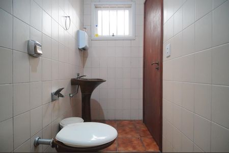 Casa à venda com 445m², 5 quartos e 6 vagasBanheiro 4