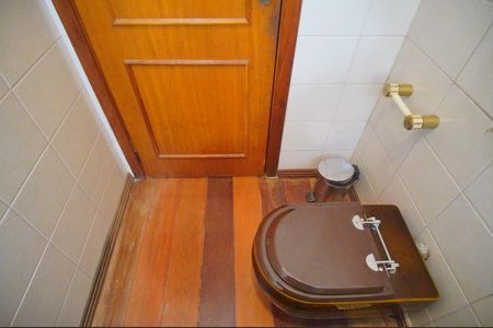 Casa à venda com 445m², 5 quartos e 6 vagasLavabo