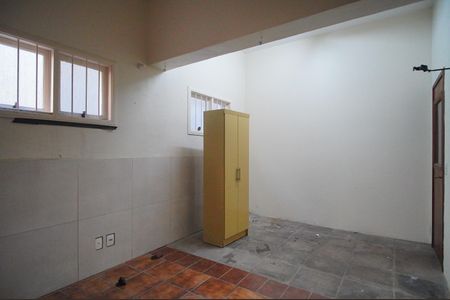 Casa à venda com 445m², 5 quartos e 6 vagasQuarto de Serviço