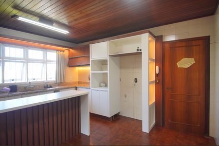 Casa à venda com 445m², 5 quartos e 6 vagasCozinha