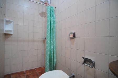 Casa à venda com 445m², 5 quartos e 6 vagasBanheiro 4