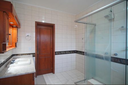 Casa à venda com 445m², 5 quartos e 6 vagasBanheiro 1