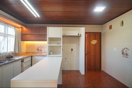 Casa à venda com 445m², 5 quartos e 6 vagasCozinha