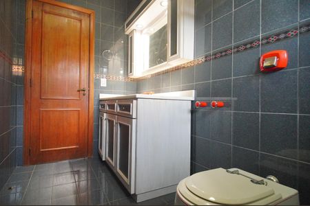 Casa à venda com 445m², 5 quartos e 6 vagasBanheiro 2