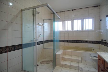 Casa à venda com 445m², 5 quartos e 6 vagasBanheiro 1