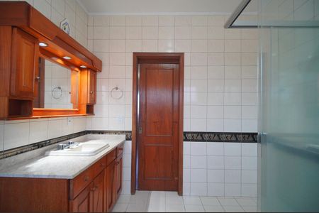 Casa à venda com 445m², 5 quartos e 6 vagasBanheiro 1