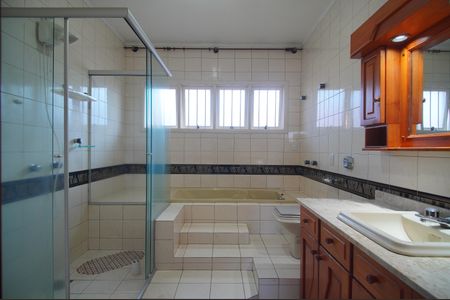 Casa à venda com 445m², 5 quartos e 6 vagasBanheiro 1