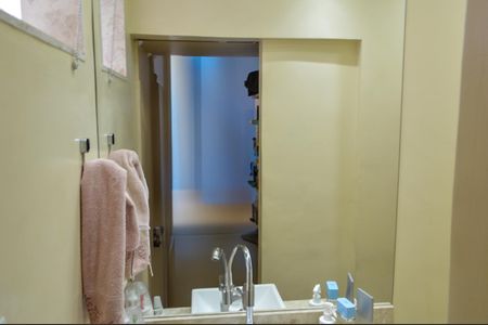 Casa de condomínio à venda com 240m², 3 quartos e 2 vagasBanheiro da Suíte