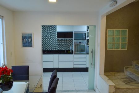 Casa de condomínio à venda com 240m², 3 quartos e 2 vagasCozinha