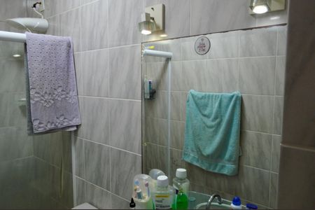 Casa de condomínio à venda com 240m², 3 quartos e 2 vagasBanheiro 1