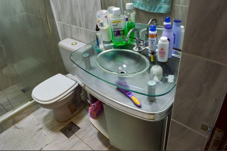 Casa de condomínio à venda com 240m², 3 quartos e 2 vagasBanheiro 1