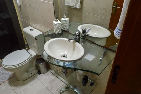 Casa de condomínio à venda com 240m², 3 quartos e 2 vagasBanheiro 2