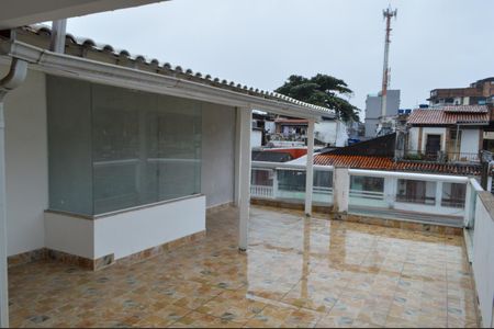 Casa de condomínio à venda com 240m², 3 quartos e 2 vagasTerraço
