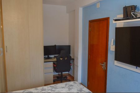 Casa de condomínio à venda com 240m², 3 quartos e 2 vagasSuíte