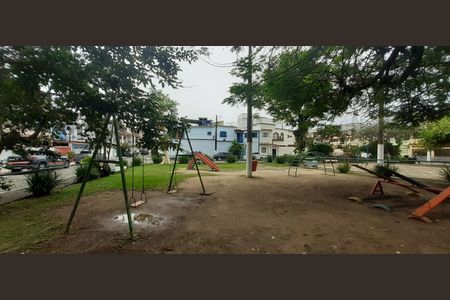 Casa de condomínio à venda com 240m², 3 quartos e 2 vagasÁrea comum - Playground
