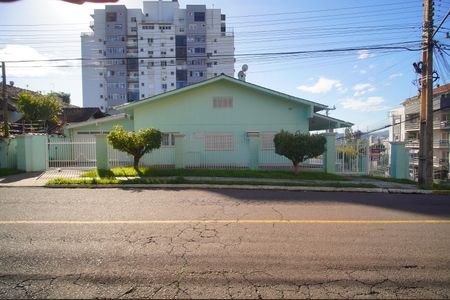 Casa para alugar com 206m², 4 quartos e 4 vagasFachada