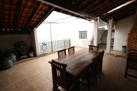 Casa à venda com 120m², 3 quartos e 2 vagasQuintal