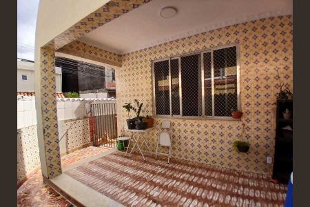 Casa de condomínio à venda com 178m², 3 quartos e 1 vaga