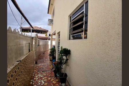 Casa de condomínio à venda com 178m², 3 quartos e 1 vaga
