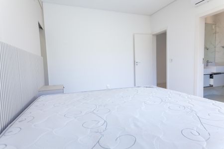 Casa de condomínio à venda com 570m², 4 quartos e sem vaga Casa de condomínio à venda com 570m², 4 quartos e sem vagaSuíte 3