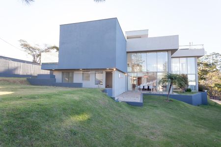 Casa de condomínio à venda com 570m², 4 quartos e sem vaga Casa de condomínio à venda com 570m², 4 quartos e sem vagaQuintal