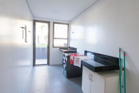 Casa de condomínio à venda com 570m², 4 quartos e sem vaga Casa de condomínio à venda com 570m², 4 quartos e sem vagaÁrea de Serviço