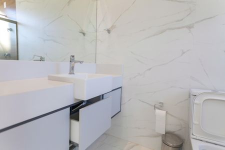 Casa de condomínio à venda com 570m², 4 quartos e sem vaga Casa de condomínio à venda com 570m², 4 quartos e sem vagaBanheiro da Suíte 3