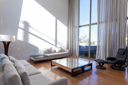 Casa de condomínio à venda com 570m², 4 quartos e sem vaga Casa de condomínio à venda com 570m², 4 quartos e sem vagaSala