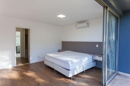 Casa de condomínio à venda com 570m², 4 quartos e sem vaga Casa de condomínio à venda com 570m², 4 quartos e sem vagaSuíte 4