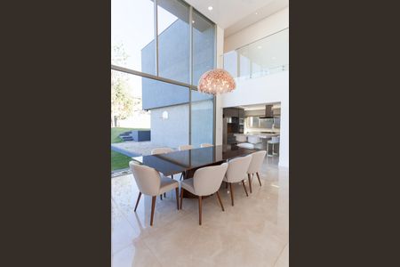 Casa de condomínio à venda com 570m², 4 quartos e sem vaga Casa de condomínio à venda com 570m², 4 quartos e sem vagaSala de Jantar