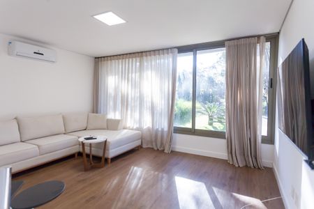 Casa de condomínio à venda com 570m², 4 quartos e sem vaga Casa de condomínio à venda com 570m², 4 quartos e sem vagaSuíte 1