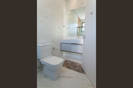 Casa de condomínio à venda com 570m², 4 quartos e sem vaga Casa de condomínio à venda com 570m², 4 quartos e sem vagaBanheiro da Suíte 2