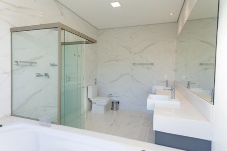 Casa de condomínio à venda com 570m², 4 quartos e sem vaga Casa de condomínio à venda com 570m², 4 quartos e sem vagaBanheiro da Suíte 4