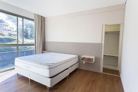 Casa de condomínio à venda com 570m², 4 quartos e sem vaga Casa de condomínio à venda com 570m², 4 quartos e sem vagaSuíte 3