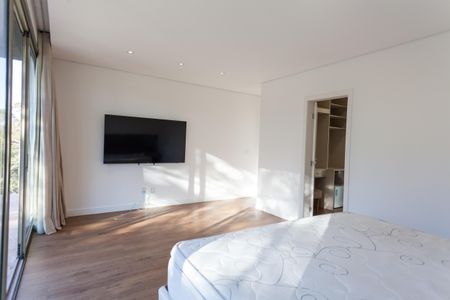 Casa de condomínio à venda com 570m², 4 quartos e sem vaga Casa de condomínio à venda com 570m², 4 quartos e sem vagaSuíte 4